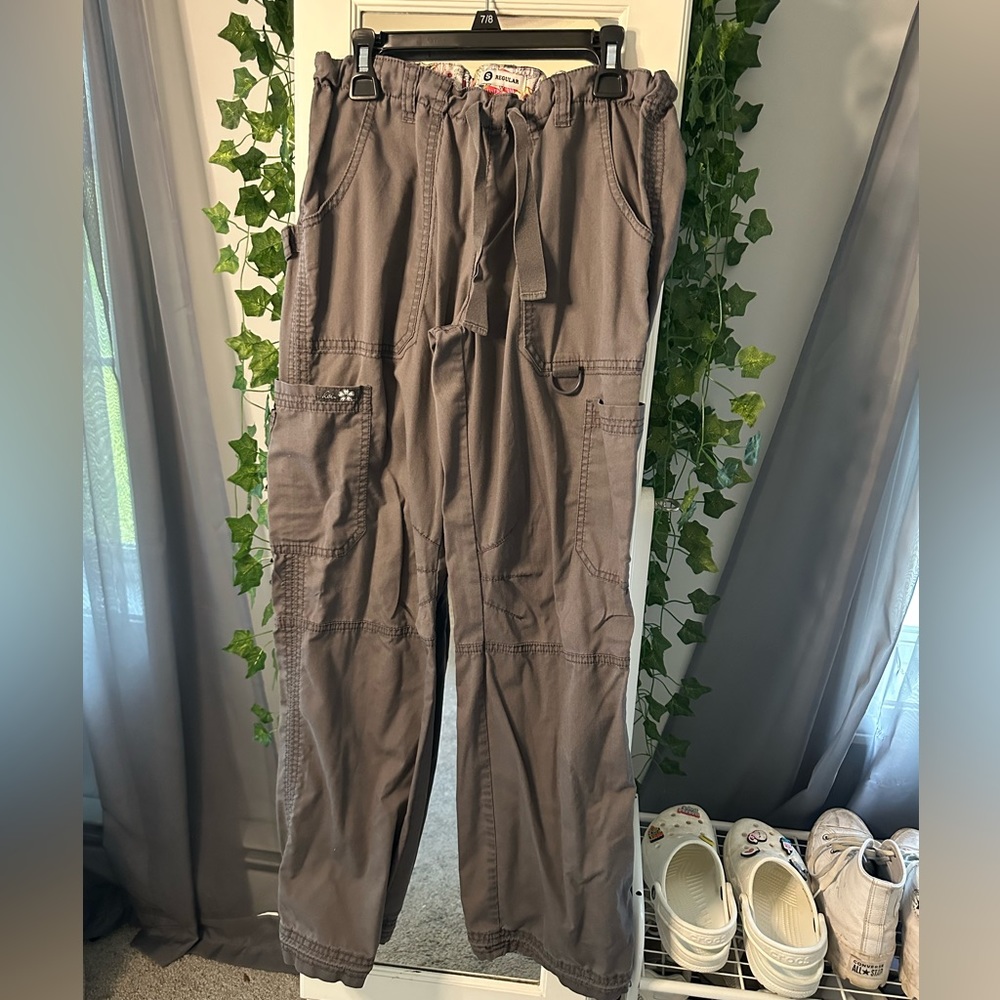 light gray small regular scrub pants! brand: koi